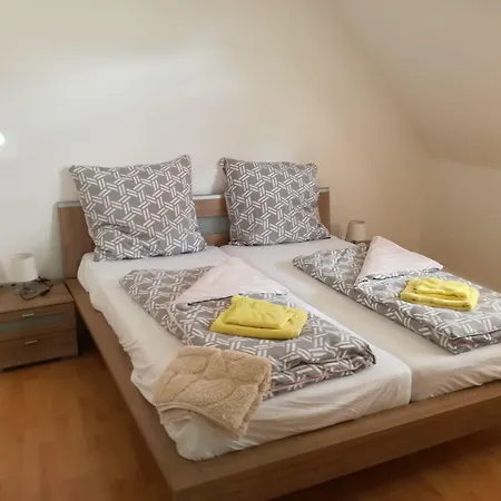 Gaestezimmer / Weingut Peter Guest house