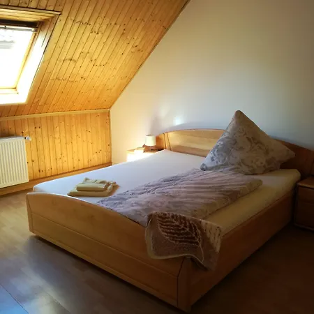 Gaestezimmer / Weingut Peter 3*