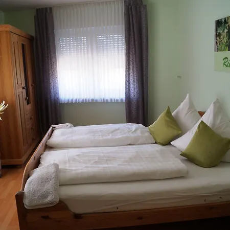 Gaestezimmer / Weingut Peter Guest house Wachenheim an der Weinstrasse