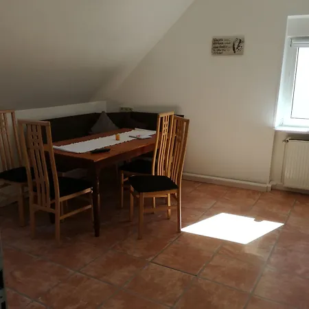 Gaestezimmer / Weingut Peter 3*