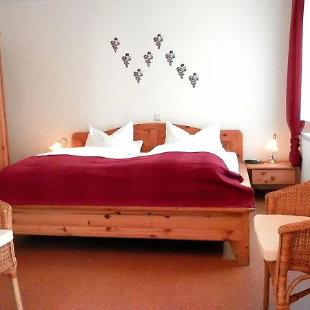 Gaestezimmer / Weingut Peter Guest house
