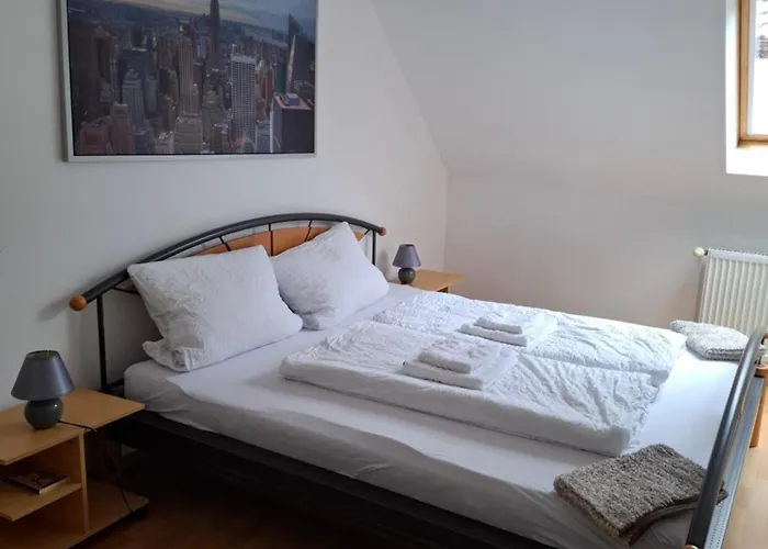 Gasthuis Gaestezimmer / Weingut Peter 3*