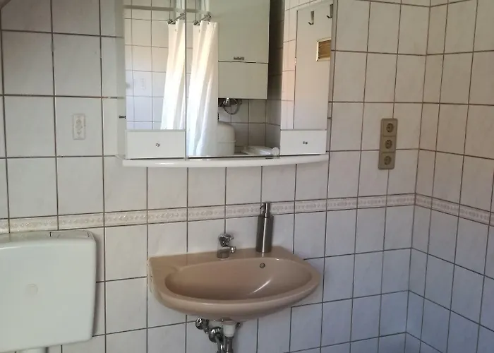 Gaestezimmer / Weingut Peter Вахенхайм-ан-дер-Вайнштрасе